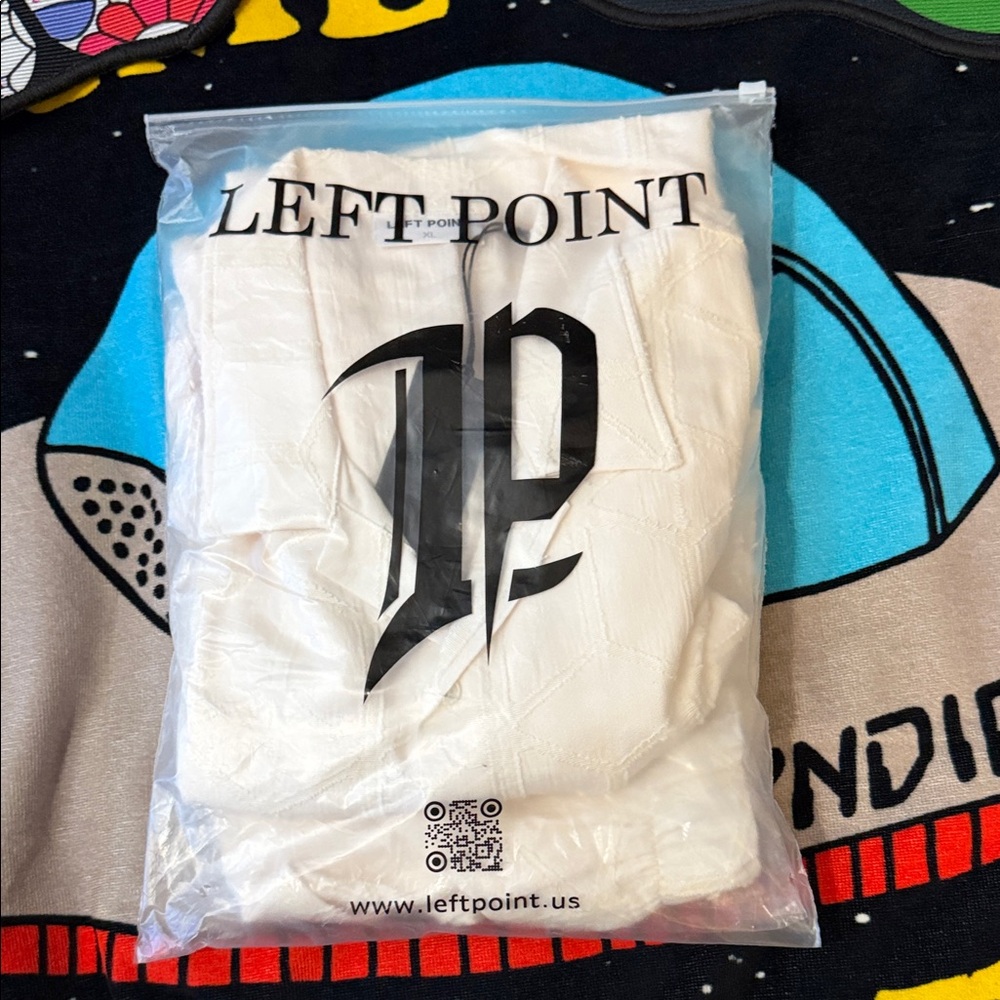 Left Point Shirt and Short Set - Picture 14 of 14